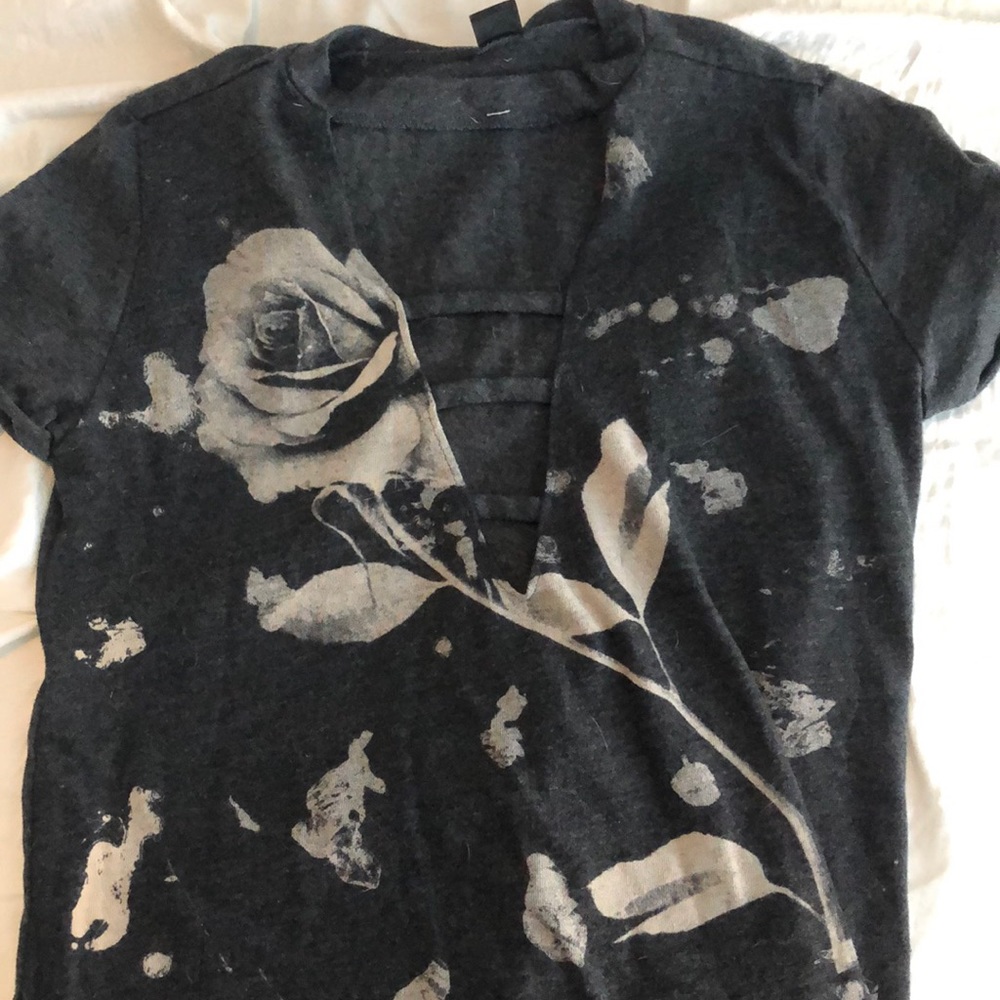 Cute rose design shirt. (Worn once)